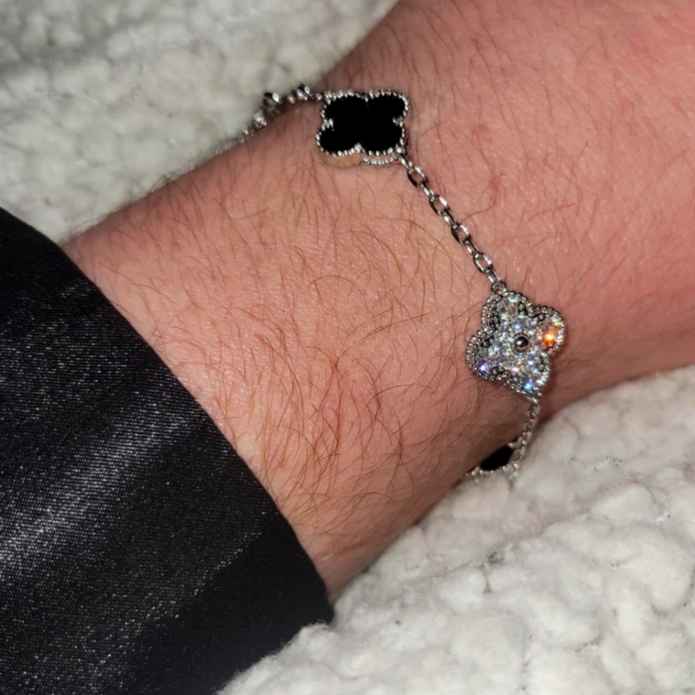 Onxy and Diamond Vancleef bracelet💎